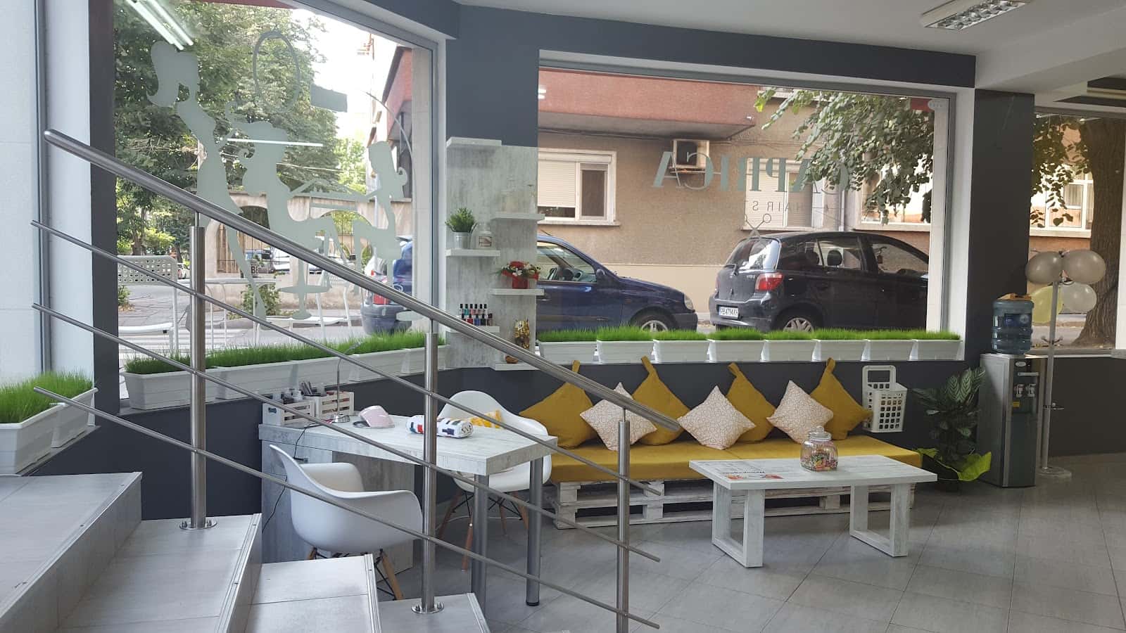 Фризьорски салон Caprica Hair Studio