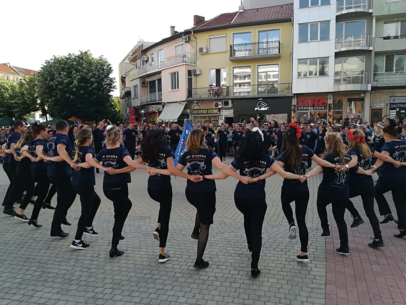 Клуб за български народни танци "От Извора"