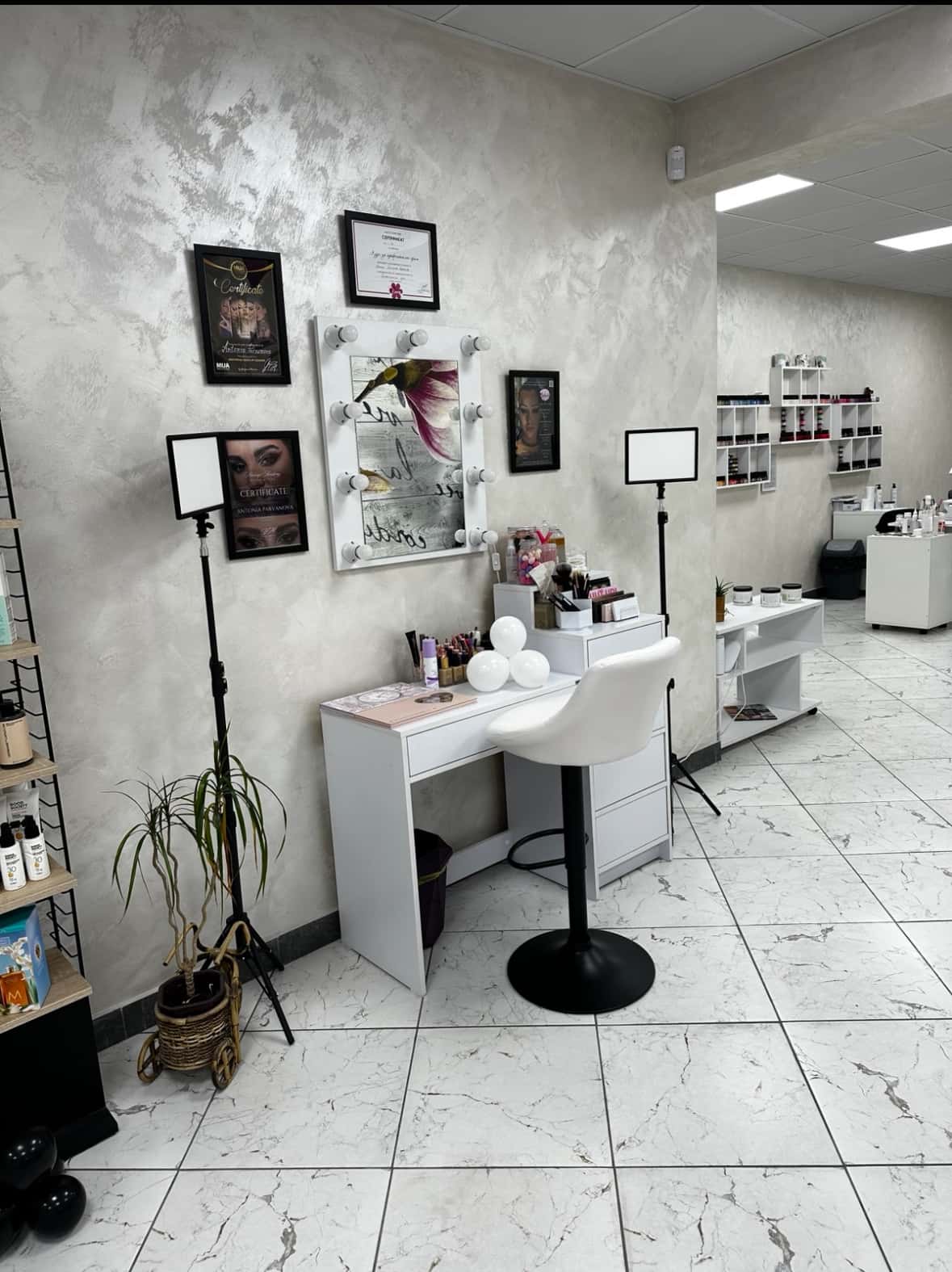 BONBONTII makeup & hair