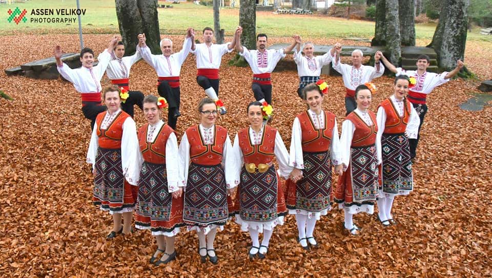 Клуб по народни танци и хора "Лозенец"