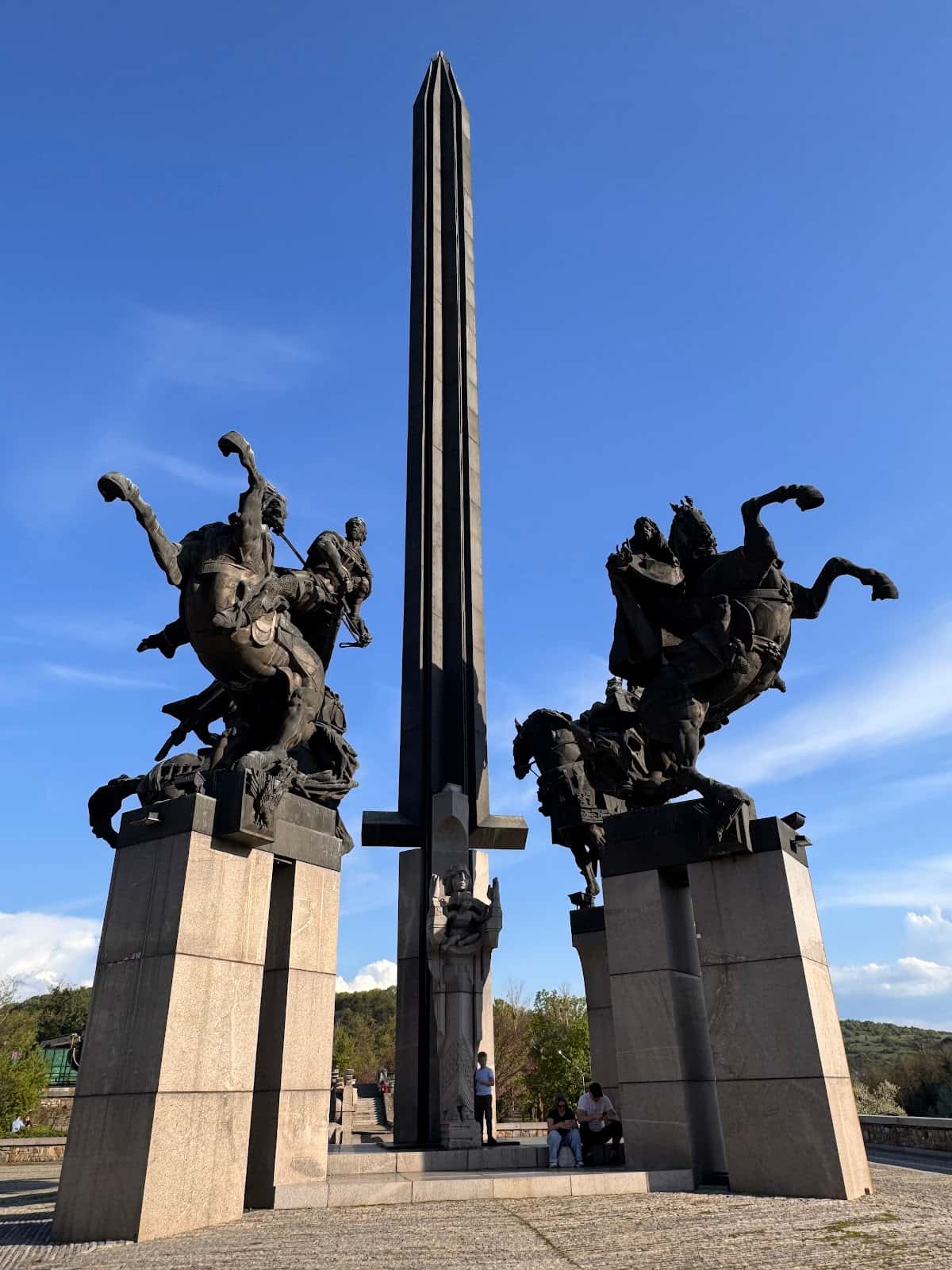 Паметник на Асеневци