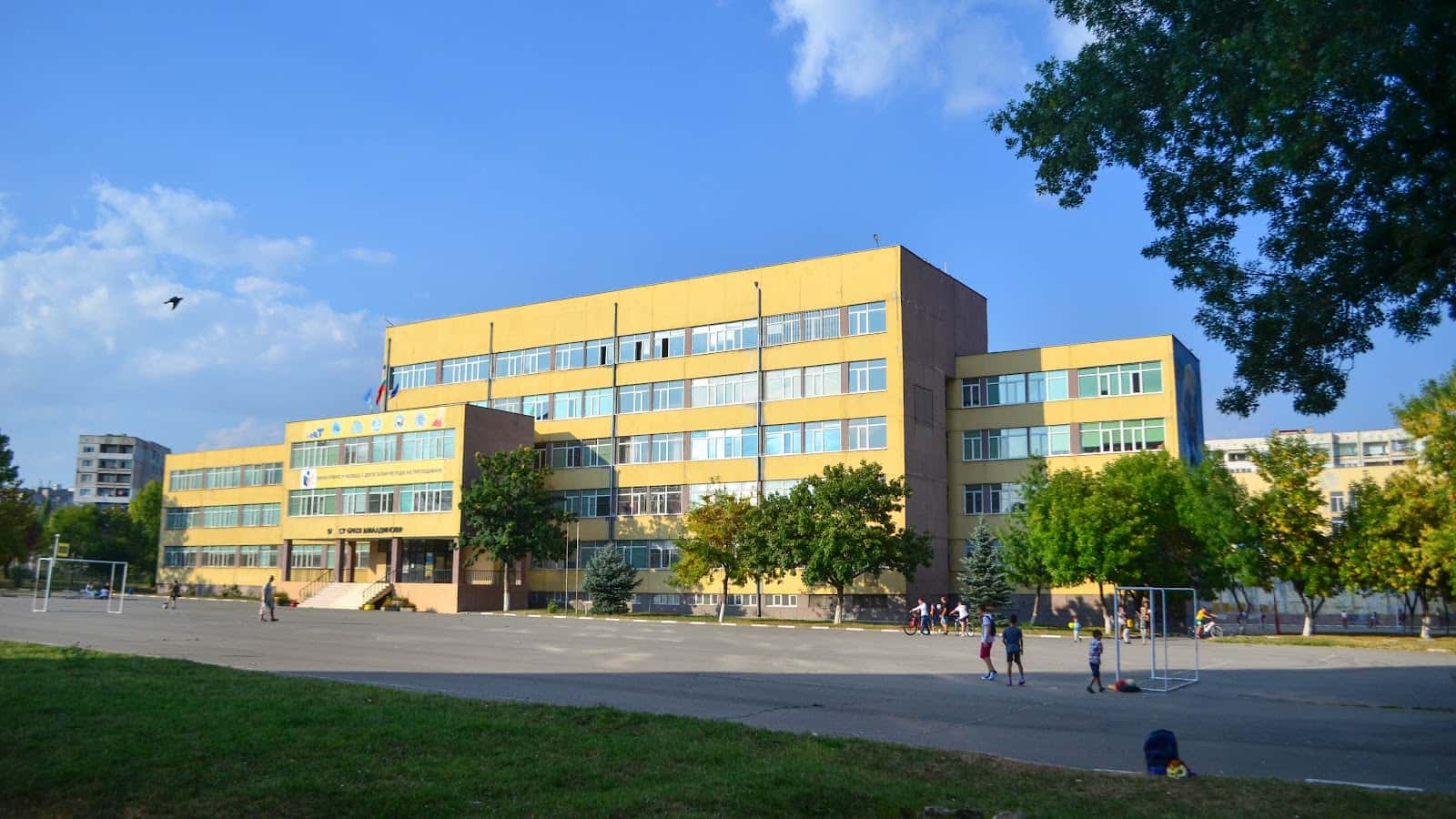 97. средно училище „Братя Миладинови“