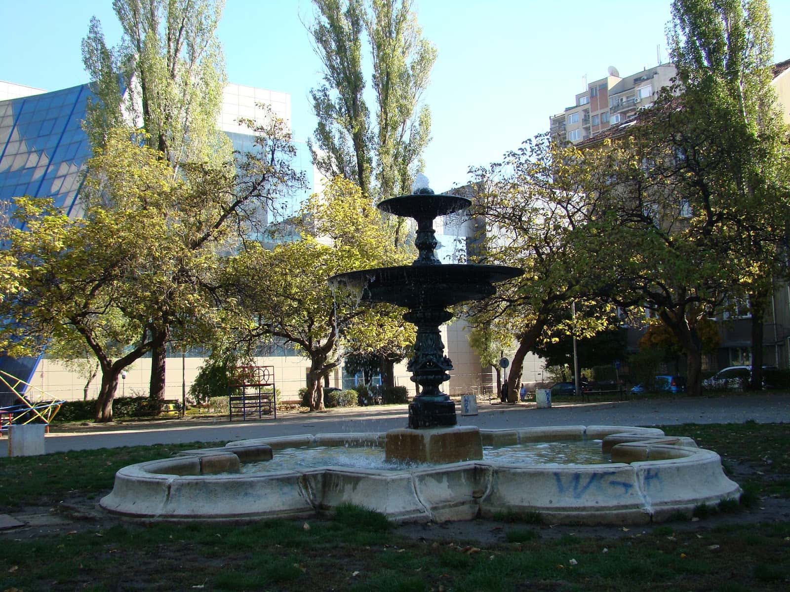 Оригиналният фонтан от Площад Славейков (1928)