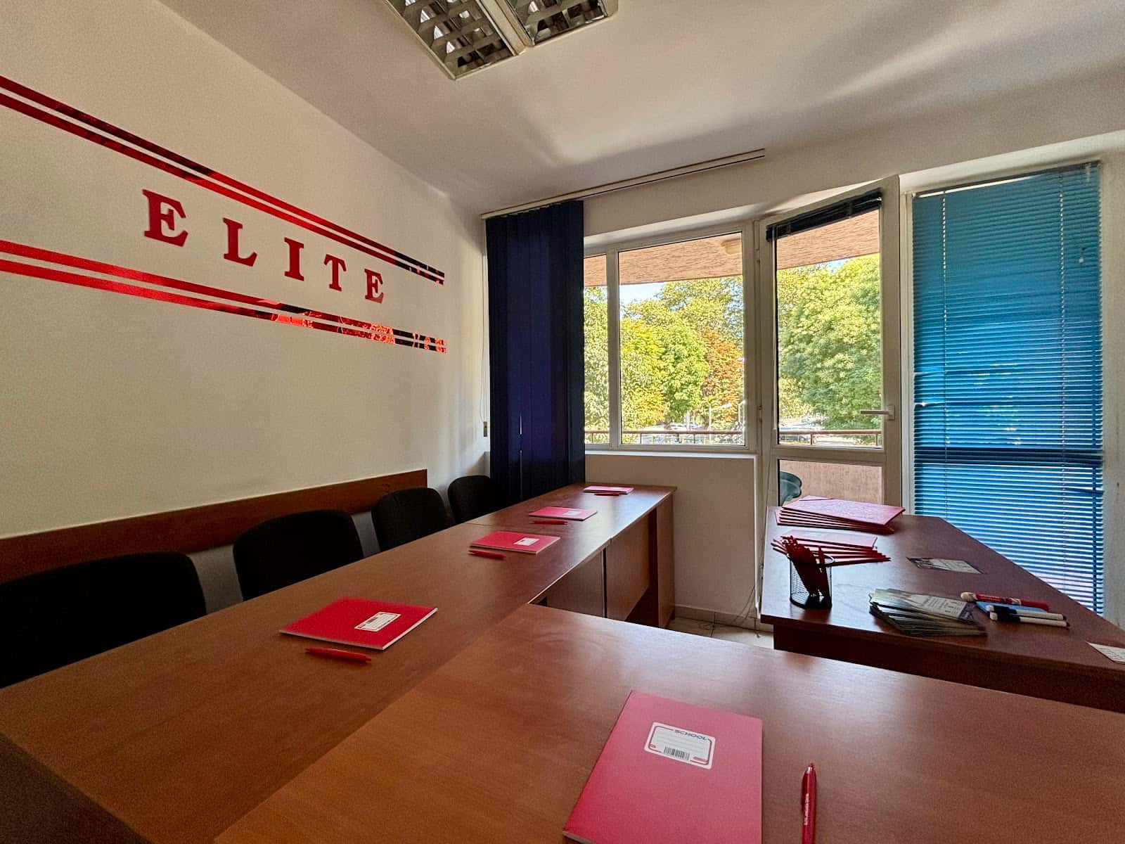 Езиков център ELITE / Language centre ELITE