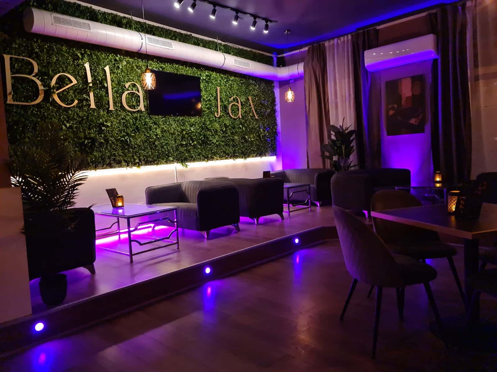 Bella Jax Lounge