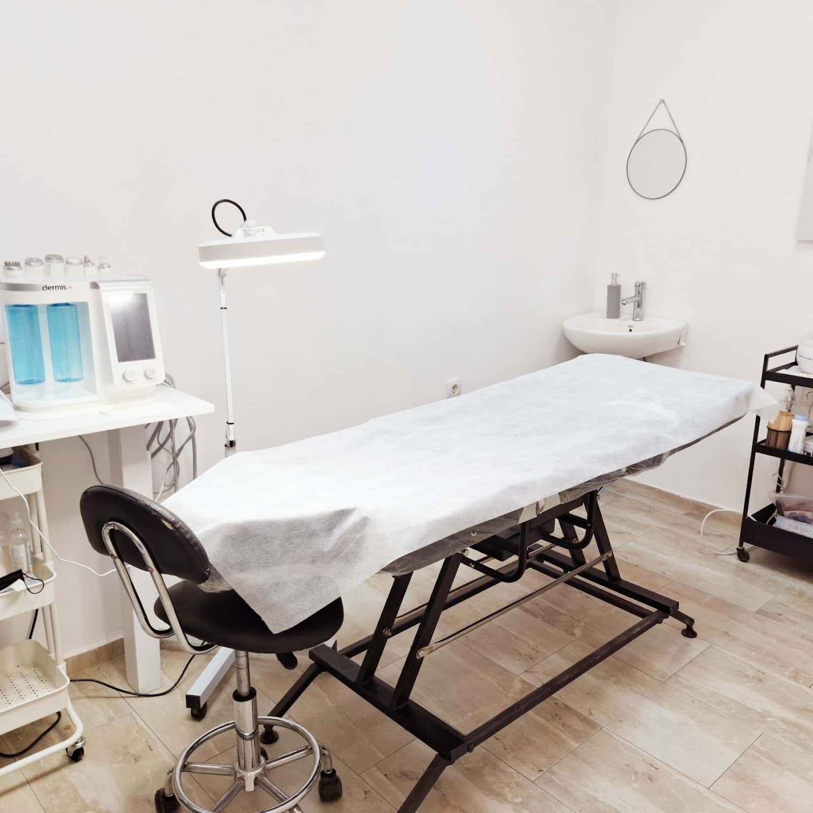 Adival beauty room І Почистване на лице І Криотерапия | Пилинг BioRePeelCl3 |Кола маска І Оформяне и боядисване на вежди