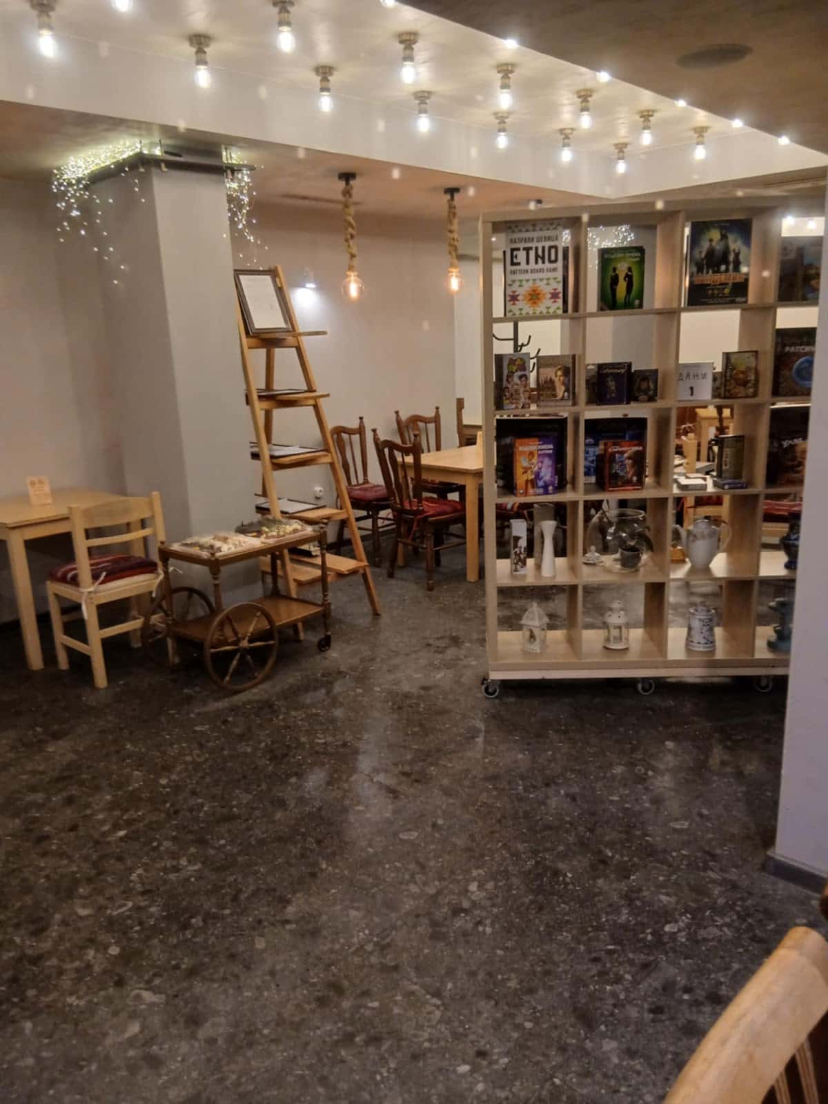 Листопадна Арт Галерия