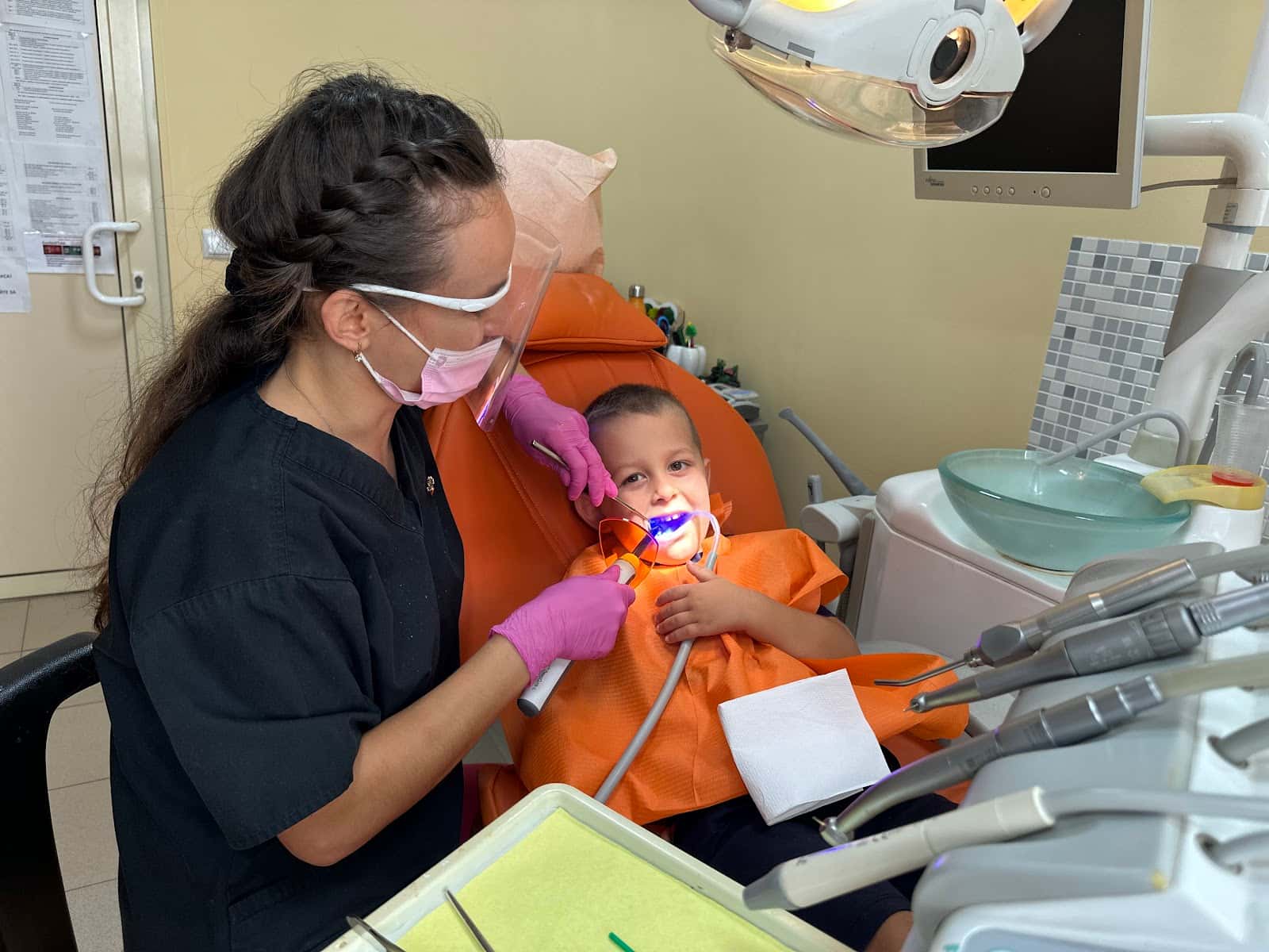 Дентален кабинет - Pro Estetic Dent