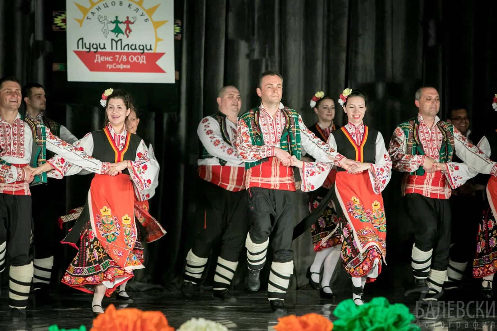 Народни танци в Студентски град с ТК "Луди Млади"